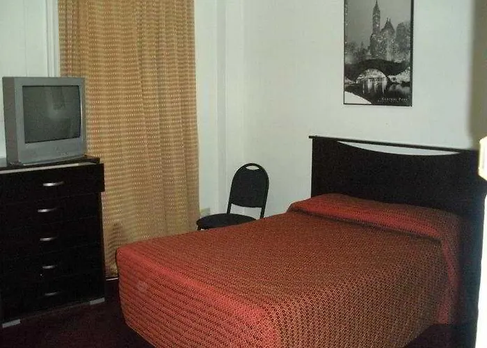 Latham Hotel